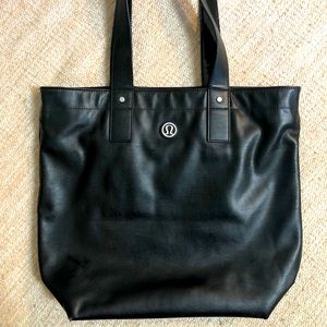 Lululemon large black tote